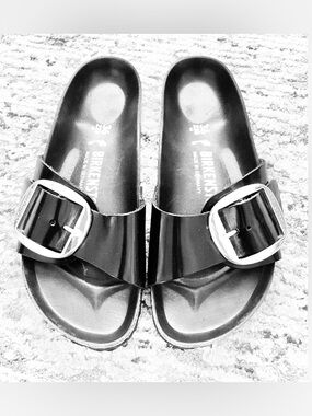 NFS Big Buckle Sandals